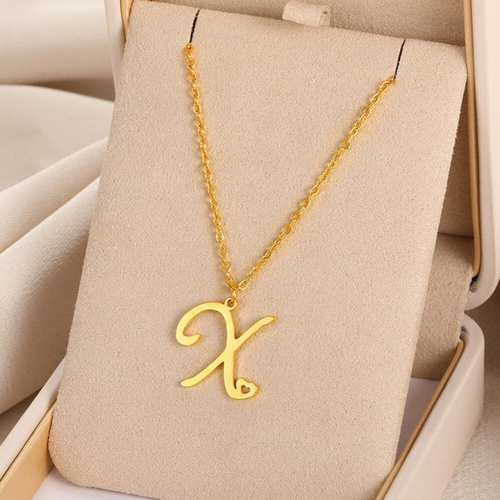 Collares con colgante de inicial en letra cursiva