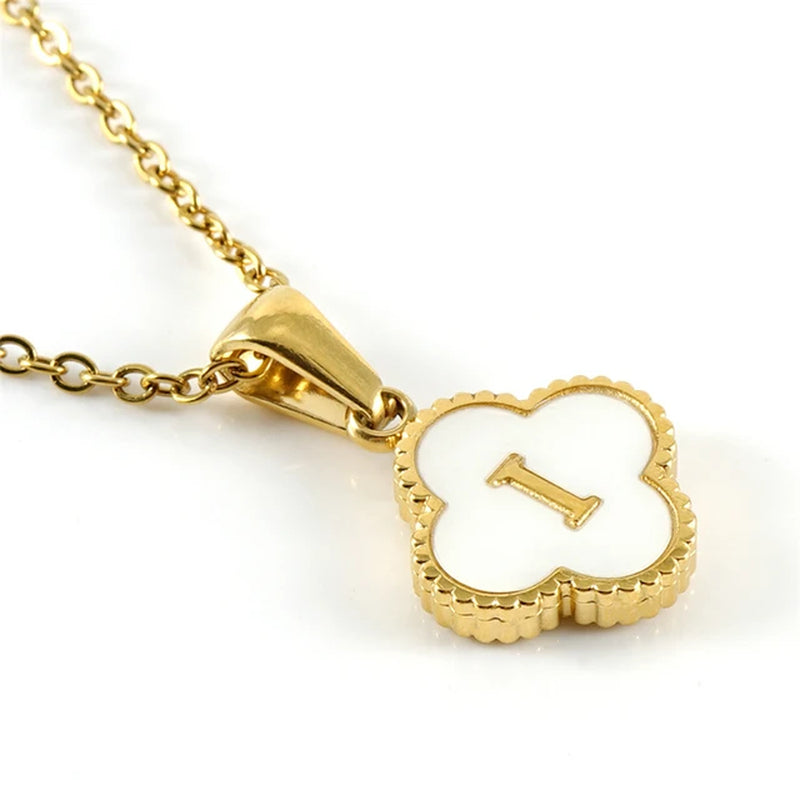 Collar de inicial en forma de trébol