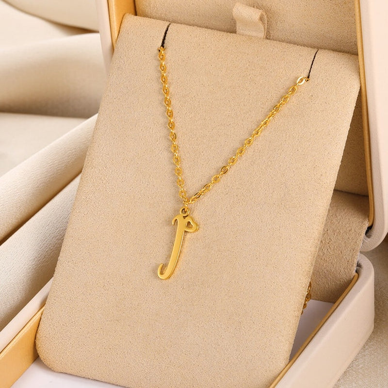 Collares con colgante de inicial en letra cursiva