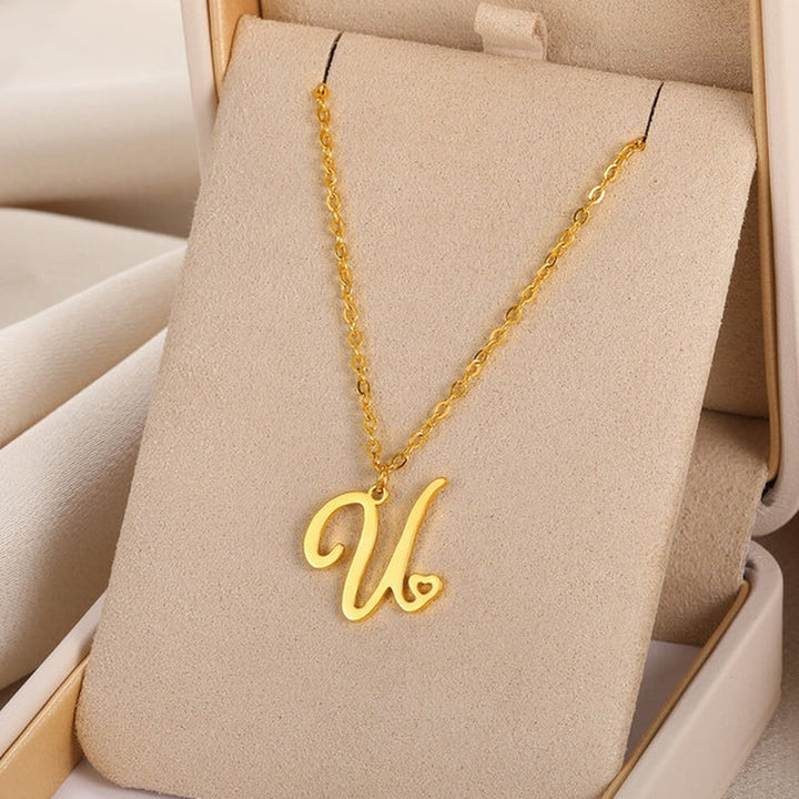 Collares con colgante de inicial en letra cursiva