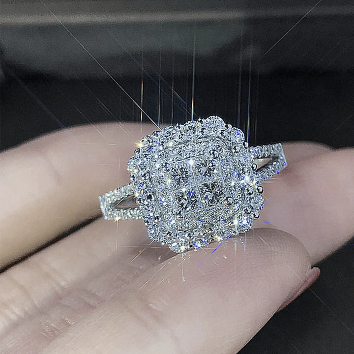 Anillo Gabrielle de cojín cuadrado