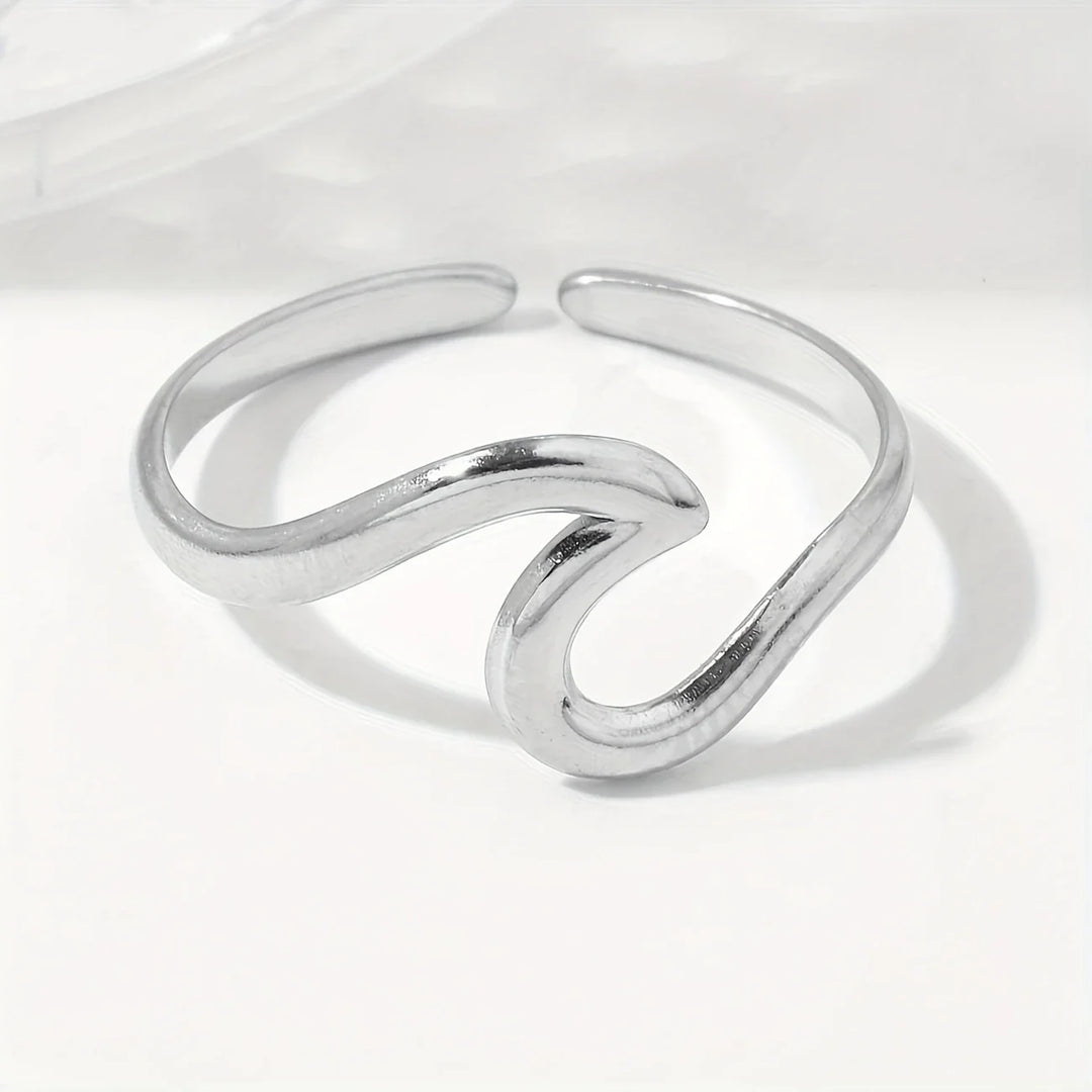 Anillo Ajustable con Diseño de Onda en Oro