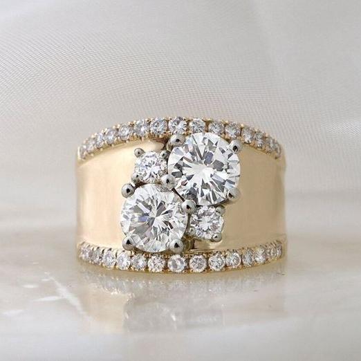 Anillo vintage dorado brillante de circonita
