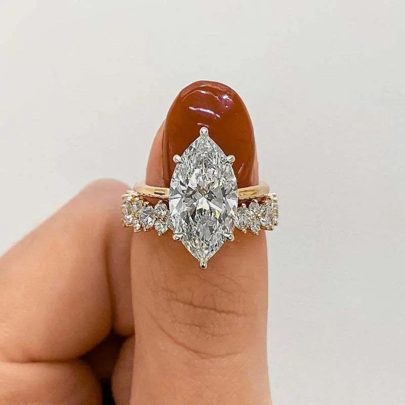 Anillo de Diamante Marqués en Oro
