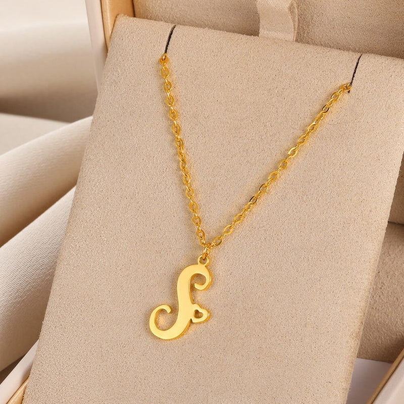 Collares con colgante de inicial en letra cursiva