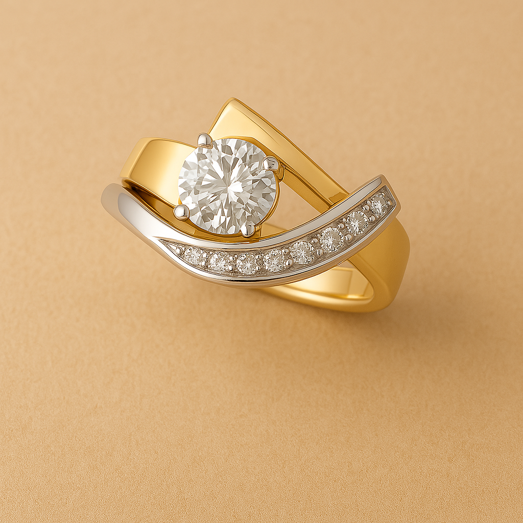 Anillo vintage de oro y circonita irregular plata y dorado