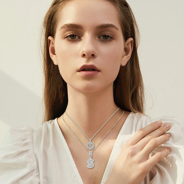 Set de collares con iniciales pavé | Oro blanco