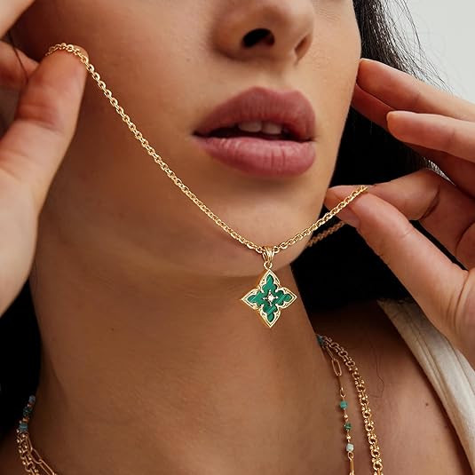 Collar con colgante trébol de esmeralda | Oro