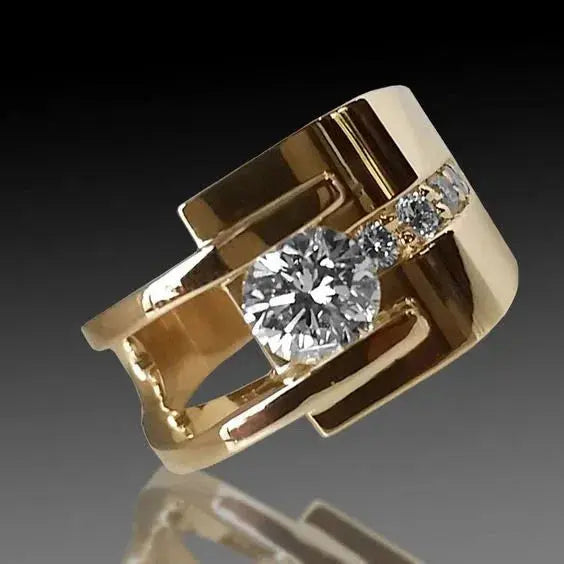 Anillo vintage dorado de circonita irregular