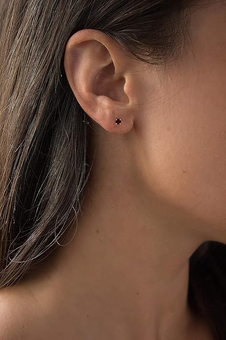Pendientes stud redondos de rubí | Oro