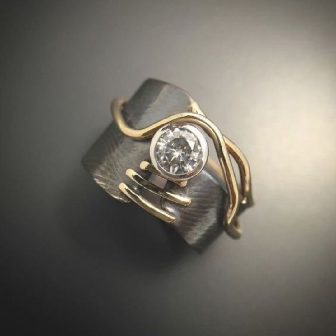 Anillo Vintage de Circón en Plata Oscura