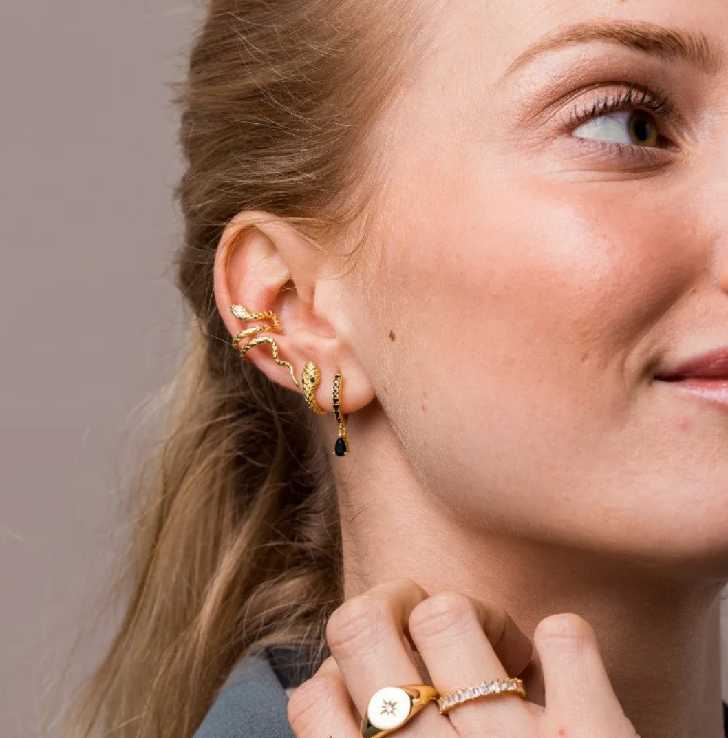 Set de pendientes de serpiente chapados en oro de 18 quilates