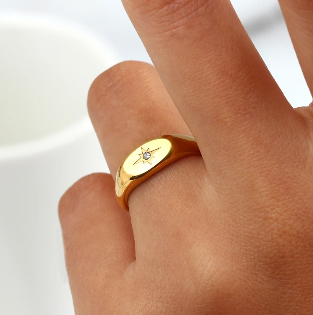 Anillo estrella polar chapado en oro de 18 quilates