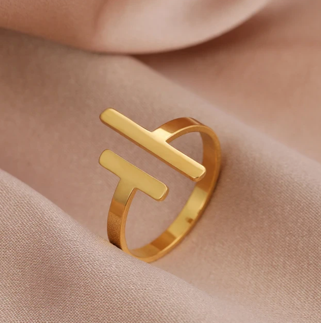Anillo elegante chapado en oro de 18 quilates