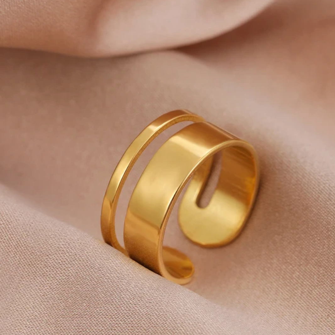 Anillo chapado en oro de 18 quilates cápsula infinita