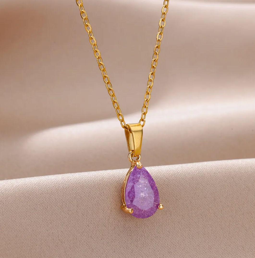 Collar dorado de 18 quilates con piedra zodiacal de amatista