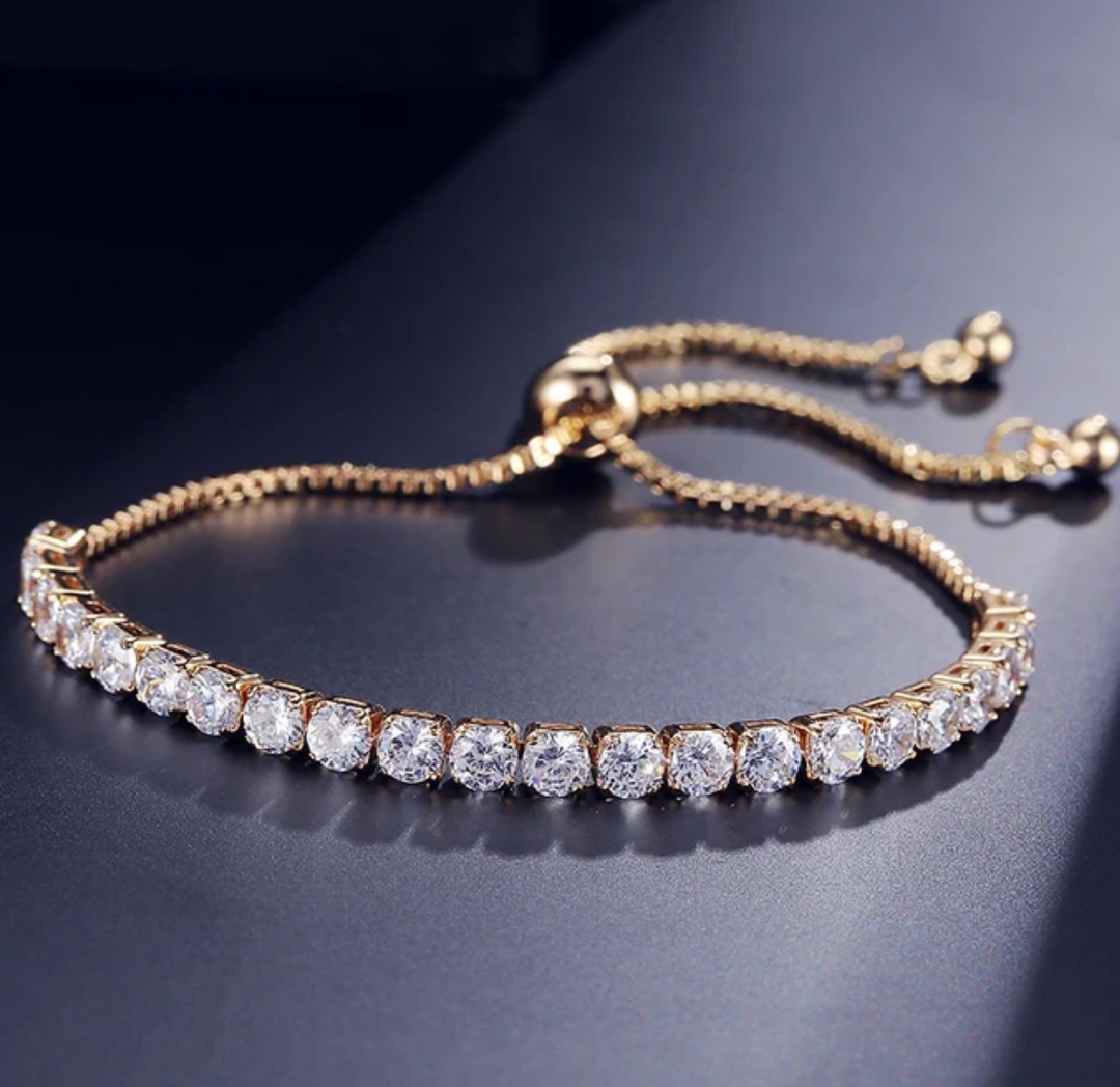 Pulsera dorada de 18 quilates llena de strass