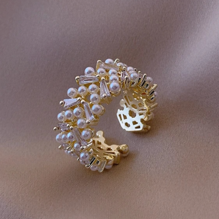Anillo chapado en oro de 18 quilates con perlas de caviar blanco