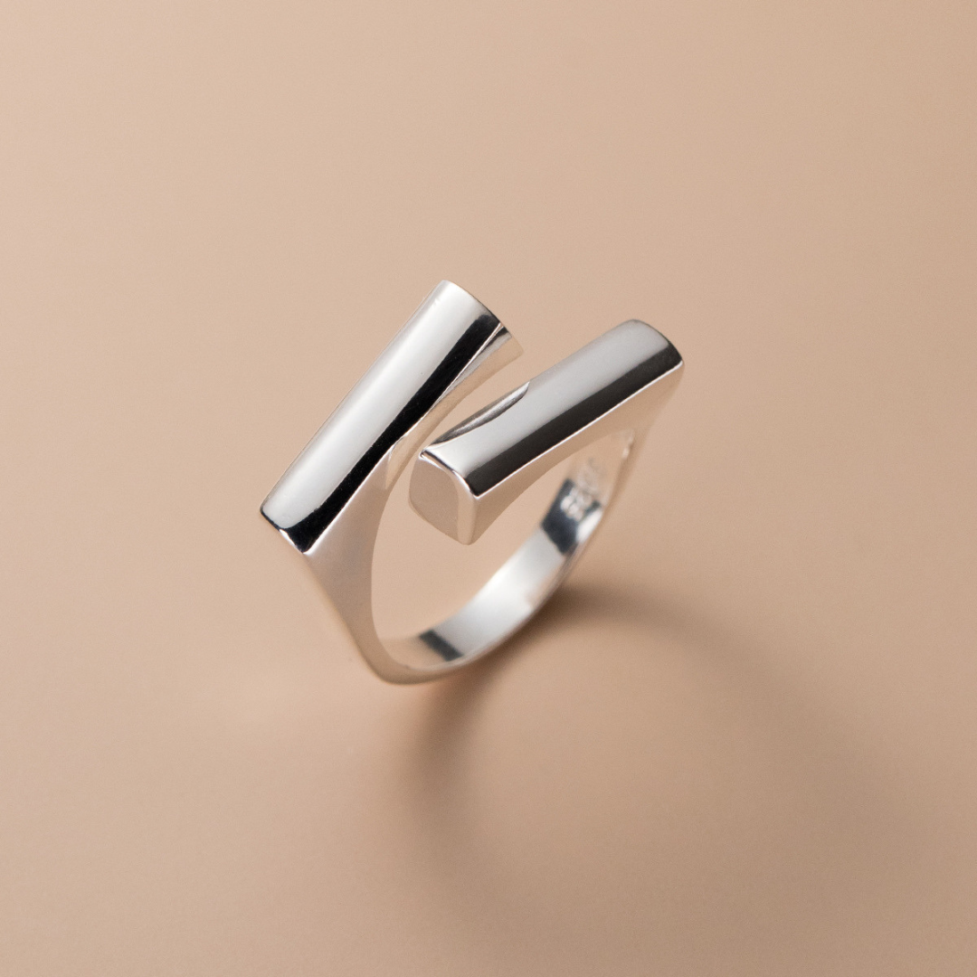 Anillo modernista sencillo de plata 925