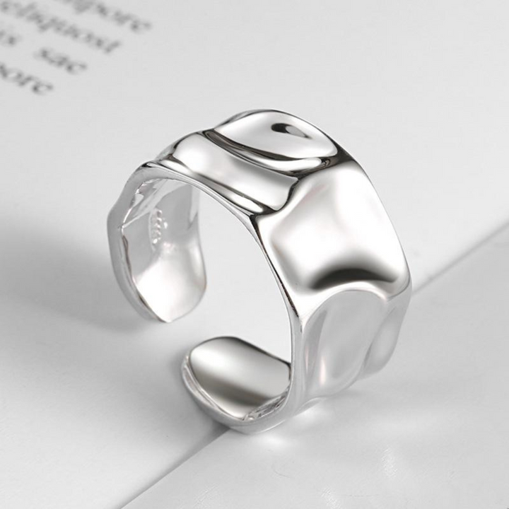 Anillo ancho asimétrico de plata 925