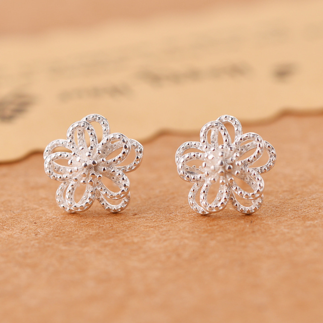 Pendientes con flor fina de 5 pétalos de plata 925