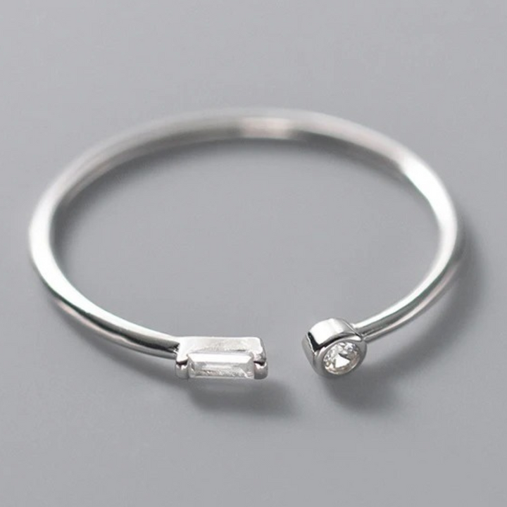 Anillo ajustable de plata 925 con 2 hermosas circonias