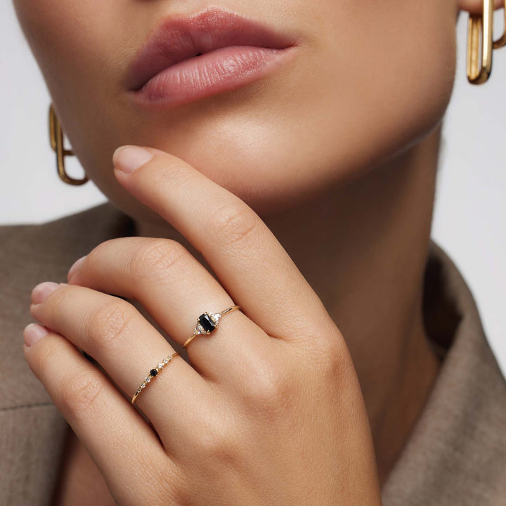 Anillo de Baguette de Espinela Negra | Dorado