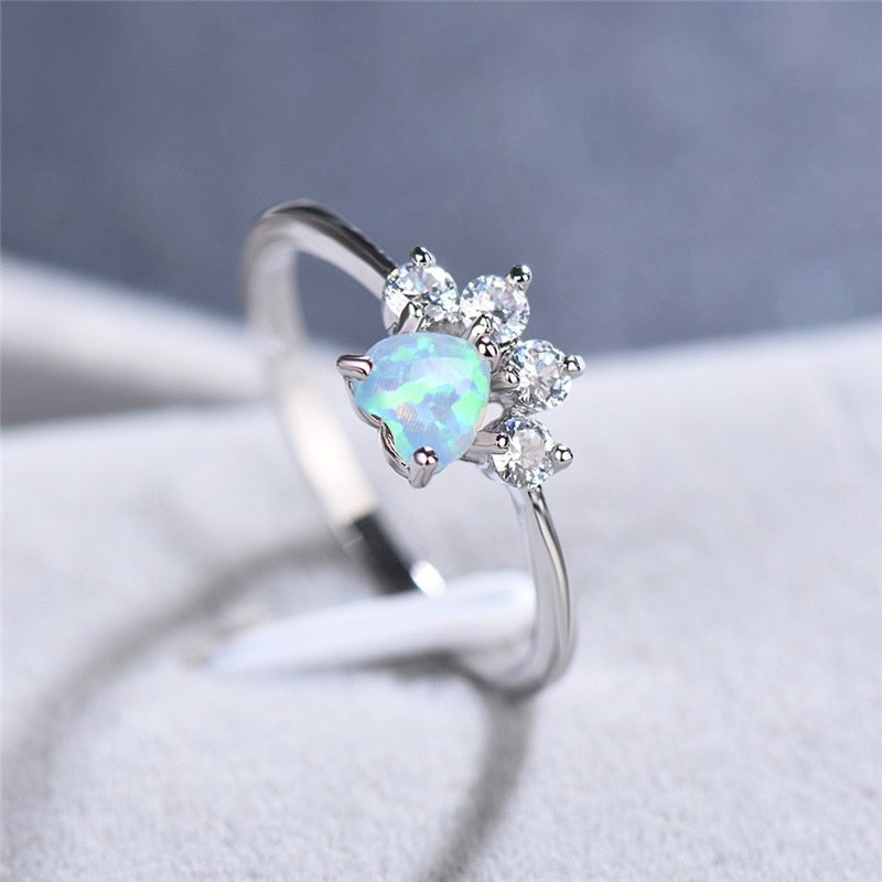 Anillo de ópalo y circonita