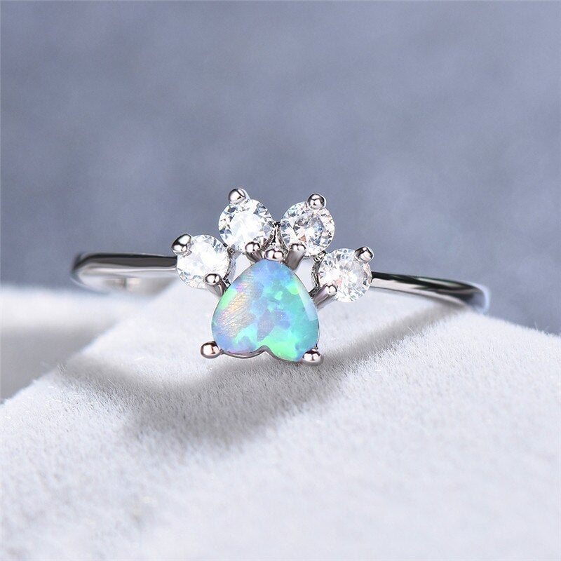 Anillo de ópalo y circonita