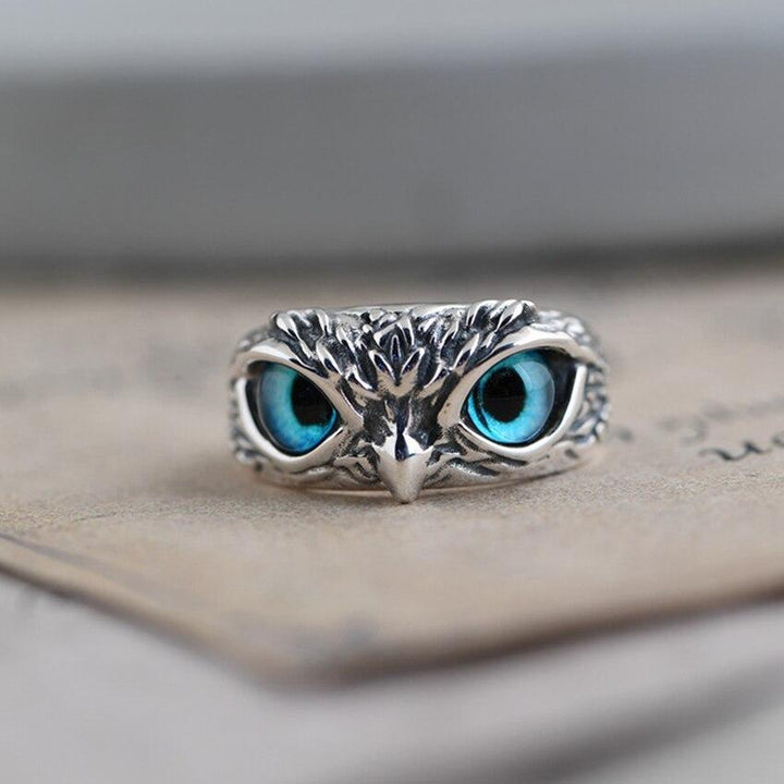 Anillo ajustable de lechuza de la suerte en plata y ópalo