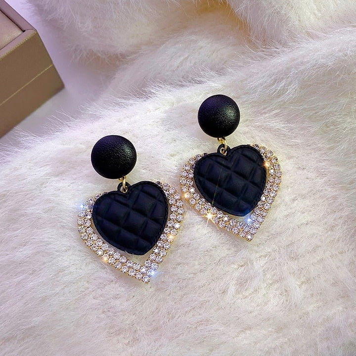 Pendientes de corazón negro en oro