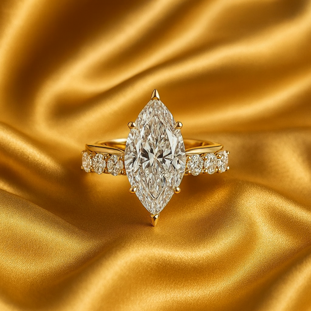 Anillo de Diamante Marqués en Oro