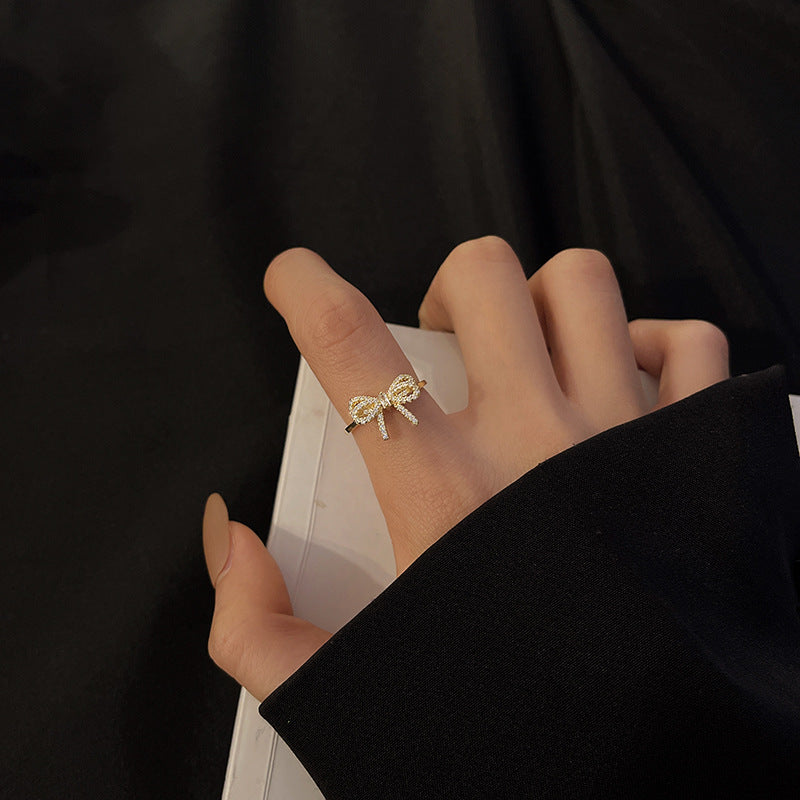 Anillo de cinta dorada Henrietta