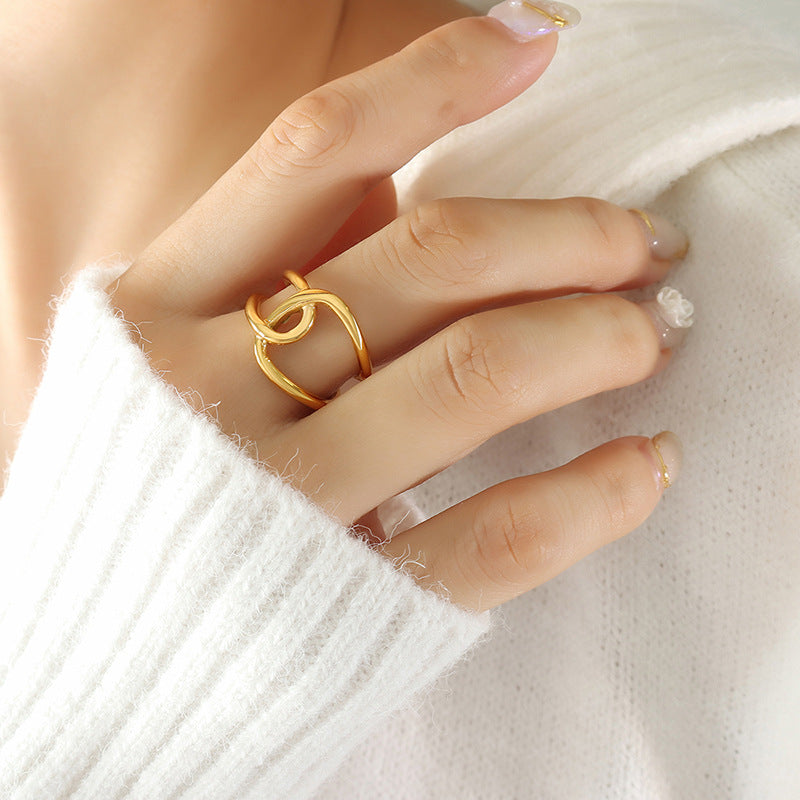 Anillo de nudo dorado Alina