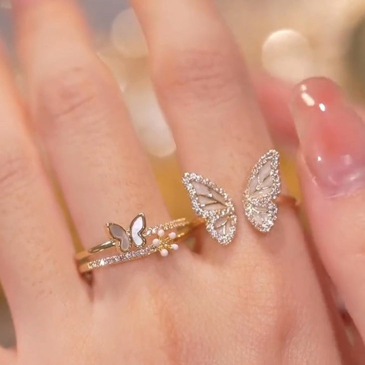 Anillos gemelos con diseño de aleteo elegante