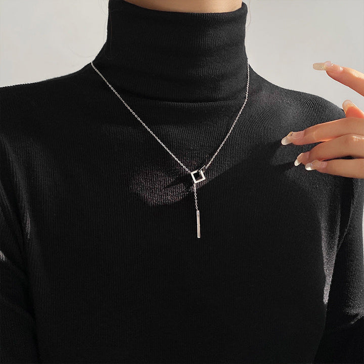 Collar plateado Geométrico