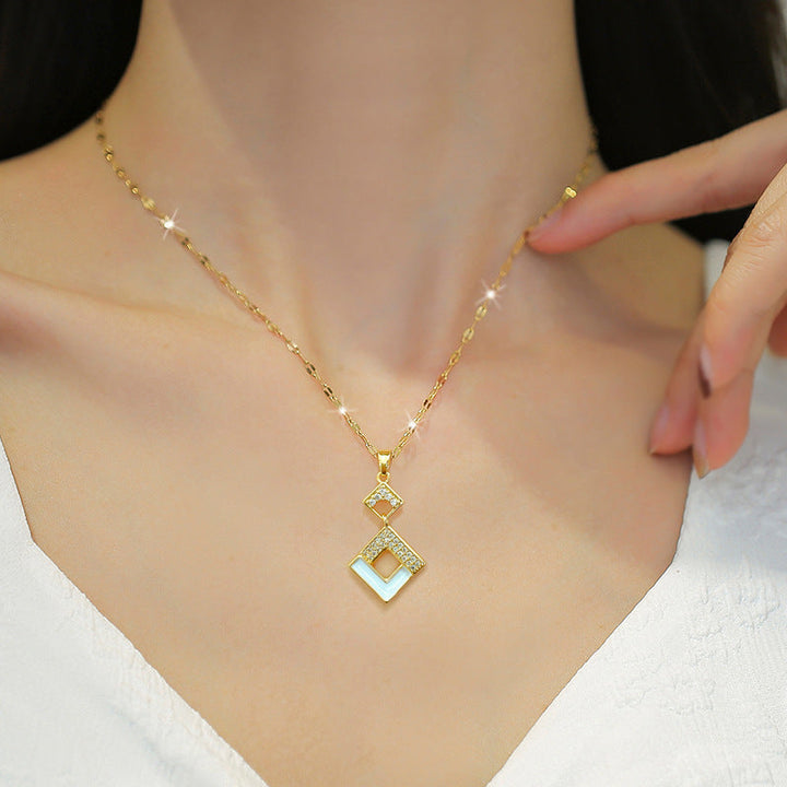 Collar geométrico dorado