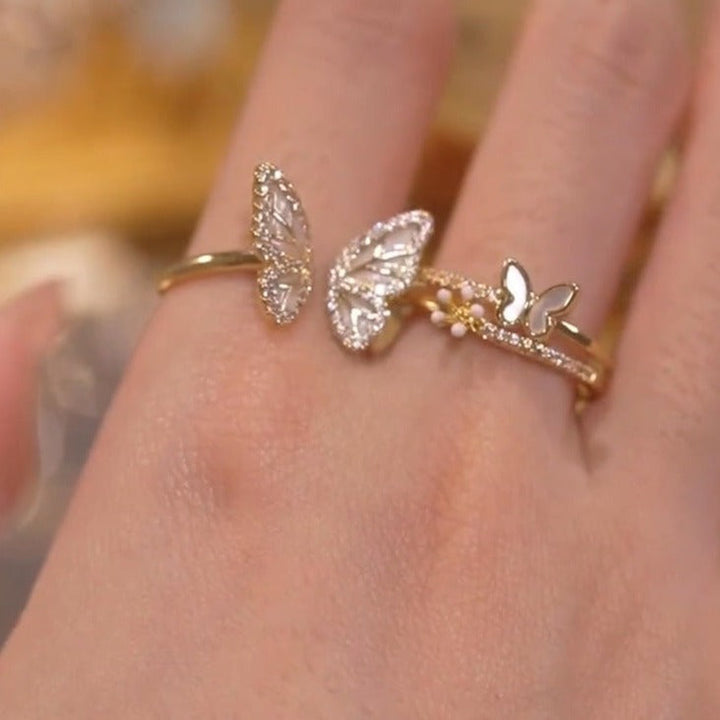 Anillos gemelos con diseño de aleteo elegante