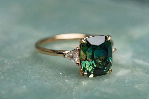 Anillo de piedra verde con inspiración vintage | Oro
