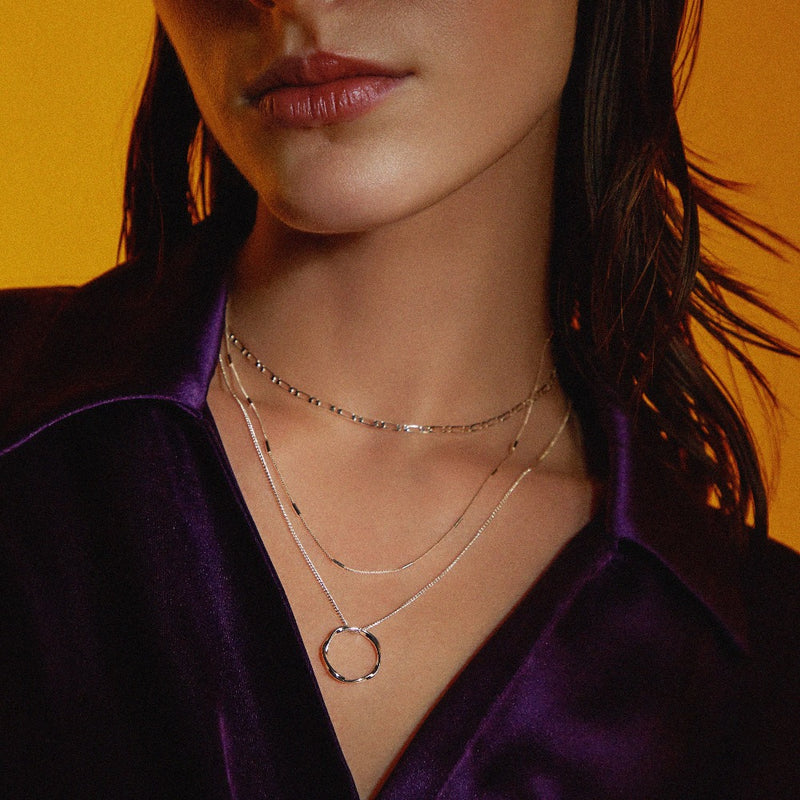 Collar de círculo abierto de tres hileras | Oro blanco