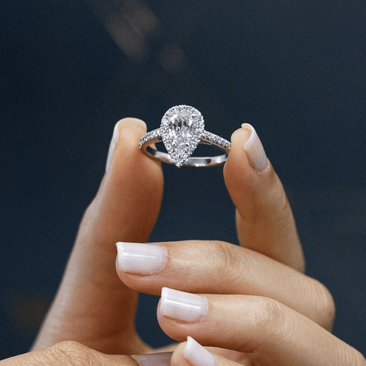 Anillo en forma de pera Talia