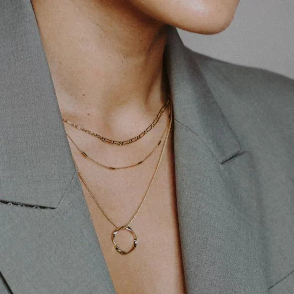 Collar de Círculo Abierto de Tres Hileras | Dorado