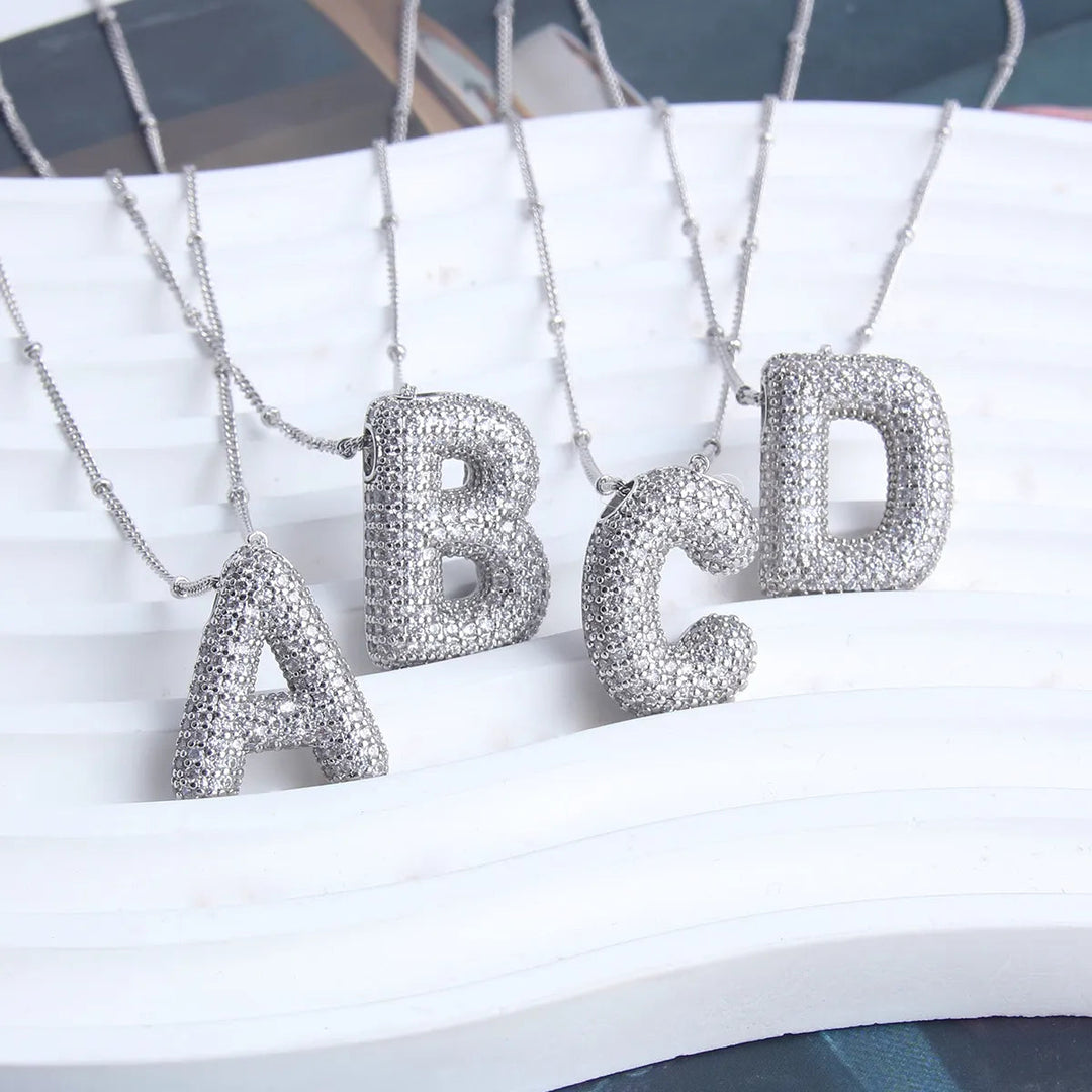 Set de collares con iniciales Bubble Letter | Oro blanco