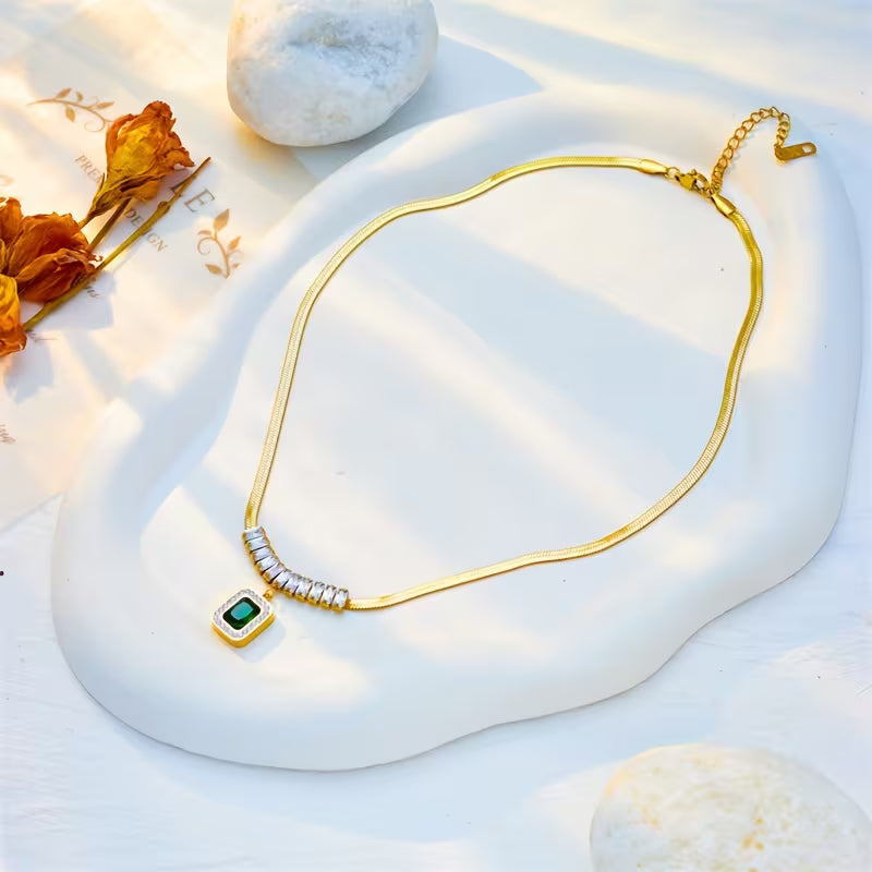 Collar Regalia Prismen con esmeralda | Oro
