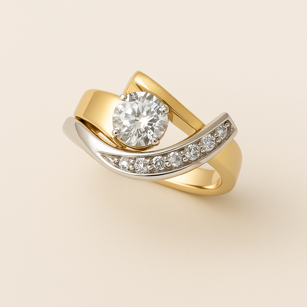 Anillo vintage de oro y circonita irregular plata y dorado