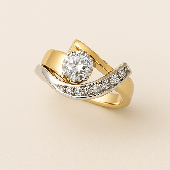 Anillo vintage de oro y circonita irregular plata y dorado