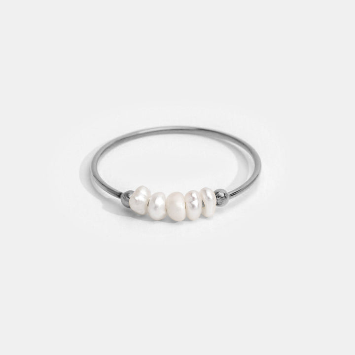 Anillo clásico de perlas de agua dulce y plata