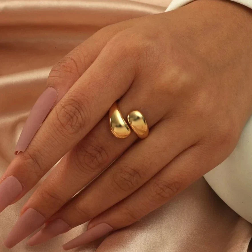 Anillo de brazalete dorado
