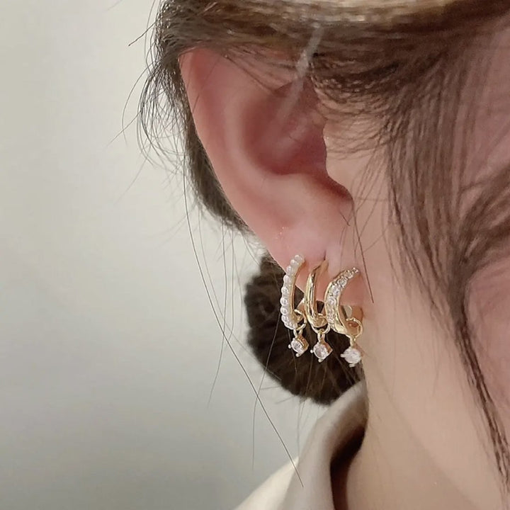 Pendientes superpuestos con circonitas incrustadas