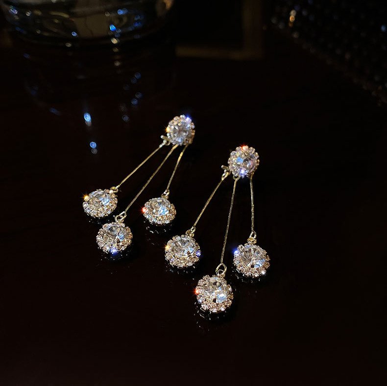 Pendientes chapados en oro Tríada de Circonitas